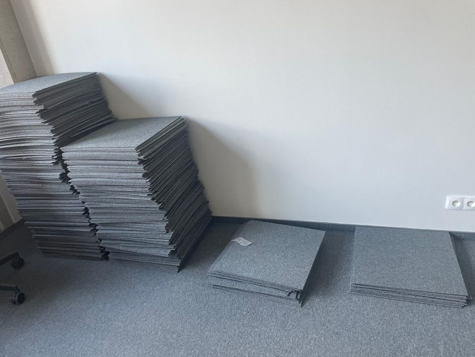 Płytka dywanowa  z demontażu