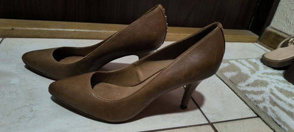 Szpilki czółenka Aldo r. 37 skórzane brązowe z nitami