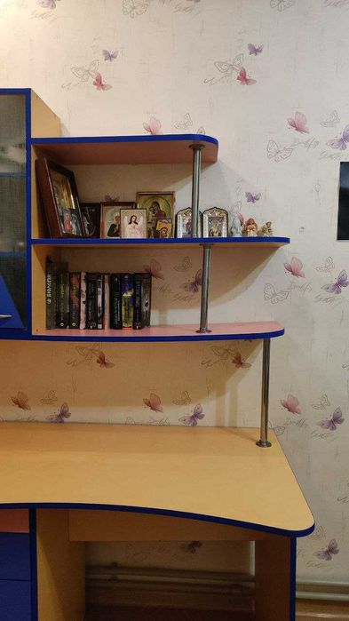 Письменный/компьютерный стол с полками и ящиками