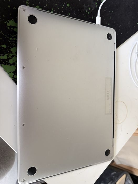Macbook Pro 13 2019, 16GB RAM, dysk 256GB, 4 Thunder Bolt