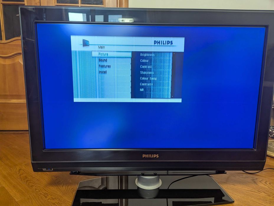 Телевізор 37" Philips 37PFL7662D/12, під ремонт або на запчастини, дефект на фото