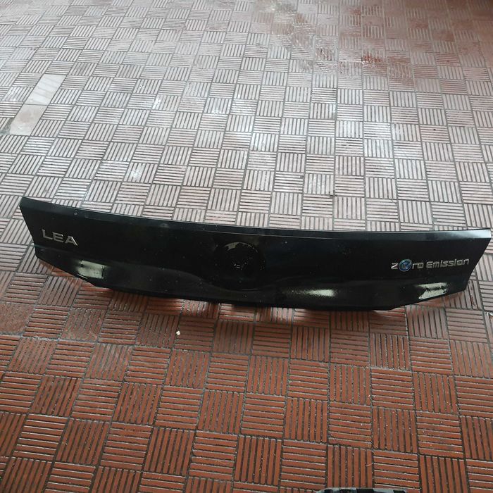 Friso tampa da mala Nissan Leaf ZE Eletricoref. 908105SH0A