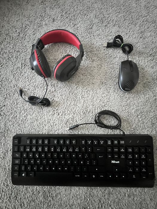 Pack Gamer RGB. Teclado e Heatset Trust e rato Qilive (como novo).