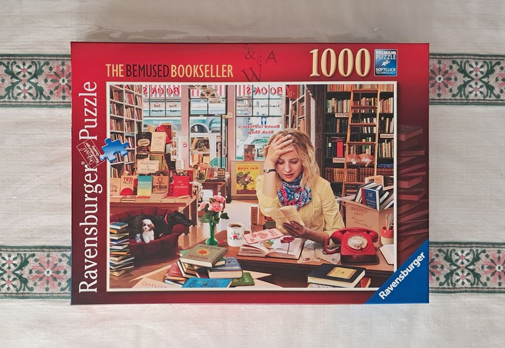 Puzzle 1000 Peças Ravensburger   -   The Bemused Bookseller
marca Ravensburger