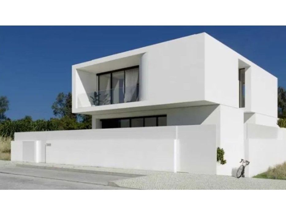 Excellent Construction Plot in Entroncamento – Approved Project
