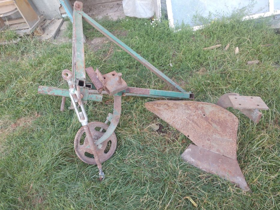 Продам коний плуг,викопуч картоплі і однокорпусний плуг на мінітрактор