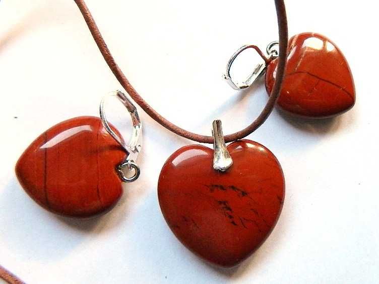 Trzy serduszka, moikait czerwony, zestaw biżuterii w srebrze