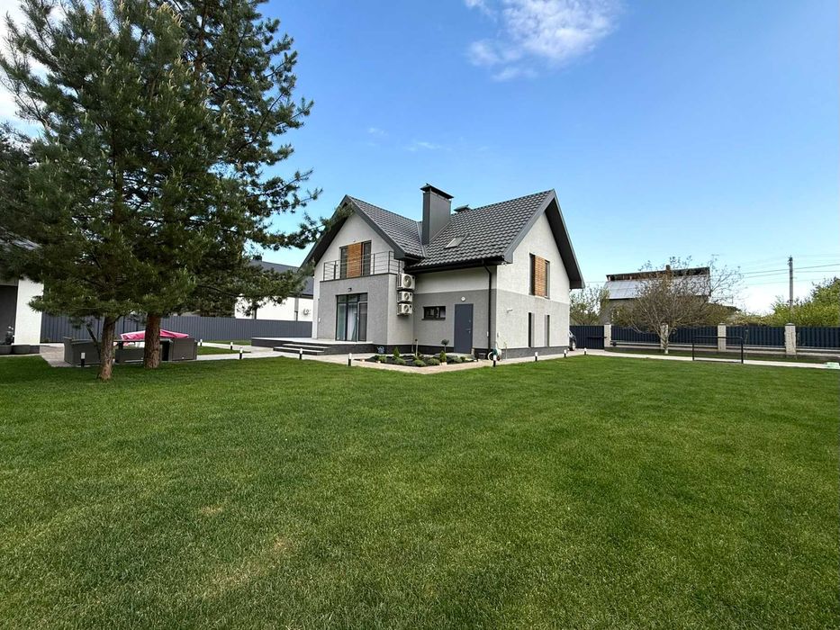 Двоповерховий Будинок З Ремонтом ТА Меблями, 10 КМ Від ЦЕНТРУ МІСТА