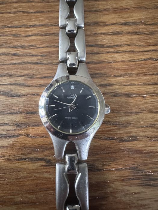 Zegarek Q&Q damski na bransoeleta QUARTZ