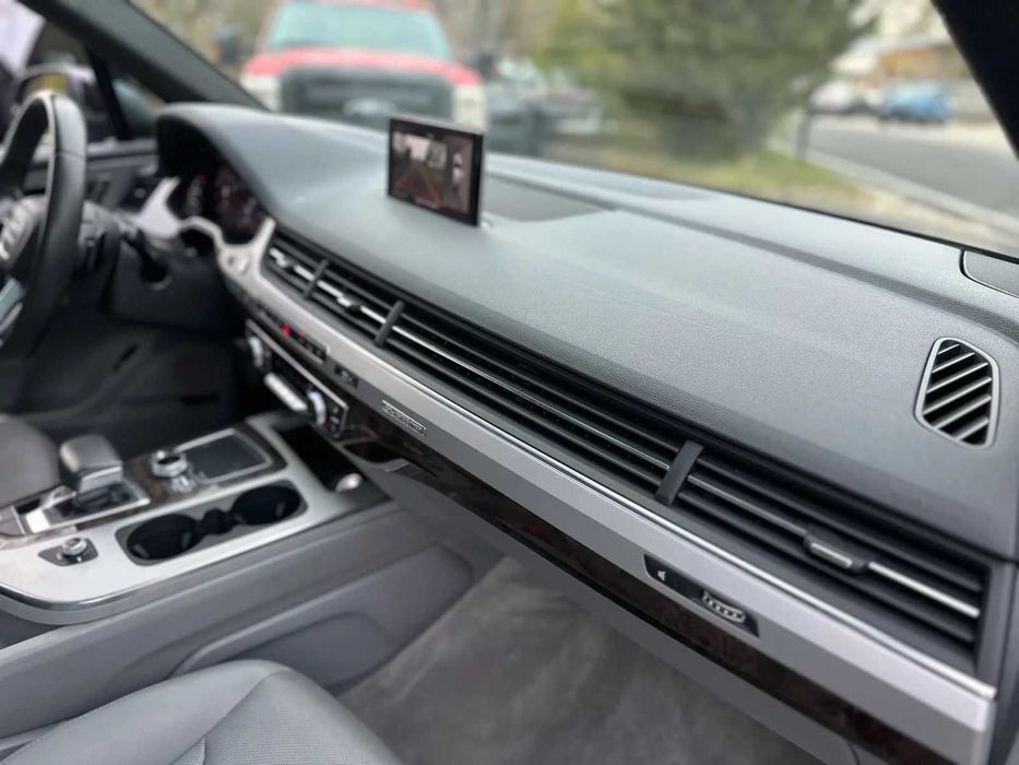 Audi Q7 2019 Premium Plus — большой премиум для семьи и путешествий