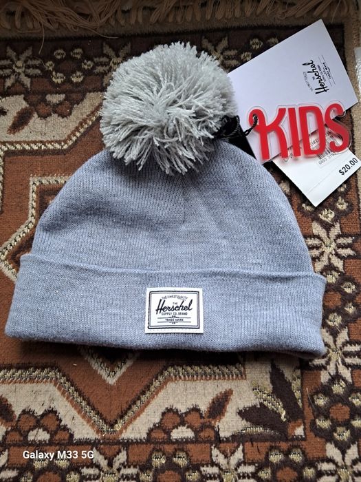 Подарую дитячу шапочку зимову