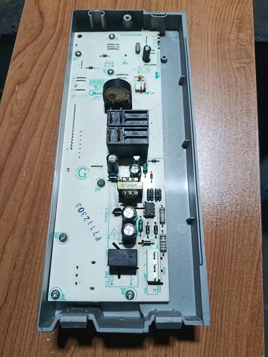 Microondas Candy modelo CMXG22DS
