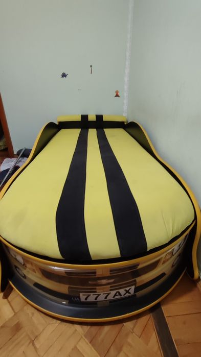 Продається дитяче ліжко автомобіль ціна: 1500 б/у , витримує до 100 кг