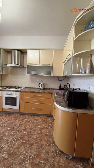 Продаж 2 кім. квартири з ремонтом в районі Каскаду