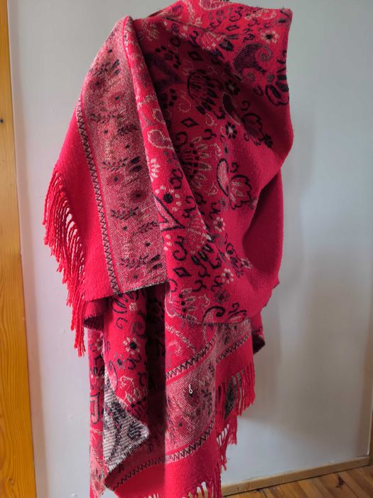 Ponczo wełniane cieplutkie duże, marki re ,w stylu Boho