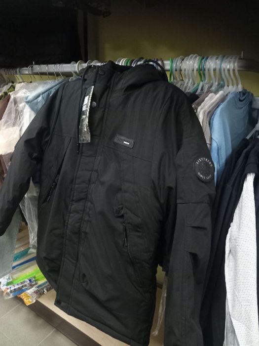 Чорни зимова дитяча куртка