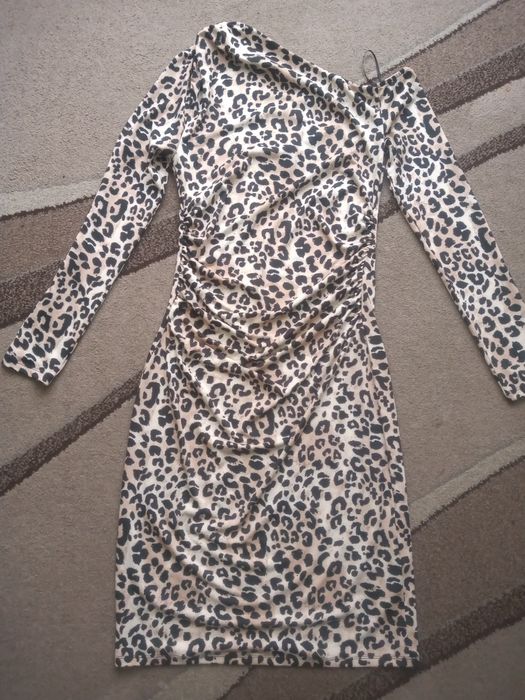 Плаття бежеве нове,червона сукня,леопардове плаття міді