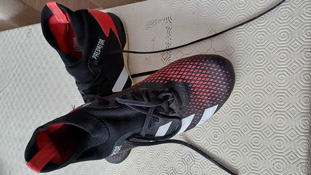 Ténis Adidas predator 42