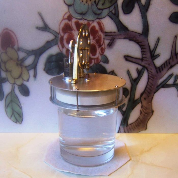 Brinquedo técnico - Motor Stirling para baixa temperatura