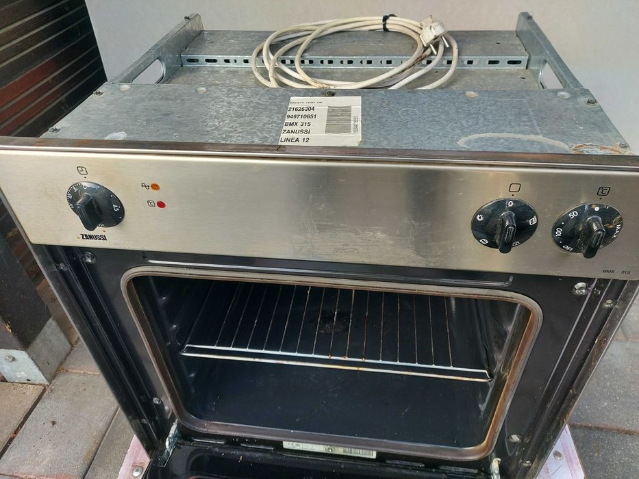 Piekarnik do zabudowy pod zabudowę Zanussi