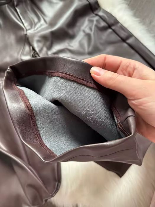 Шоколадні шкіряні штани на тонкому флісі