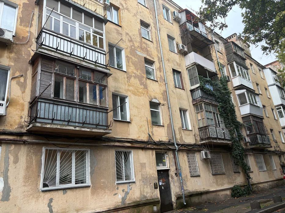 Продам 2 кім. квартиру на Богдана Хмельницького. Ремонт.