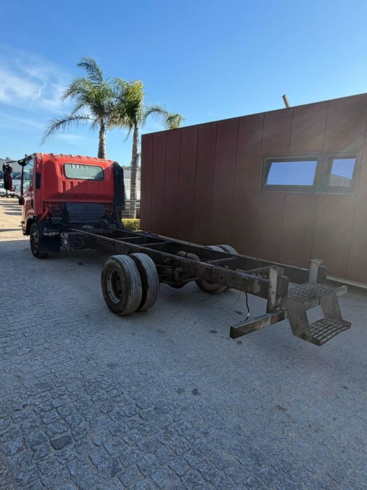 camião isuzu 7.5T para peças