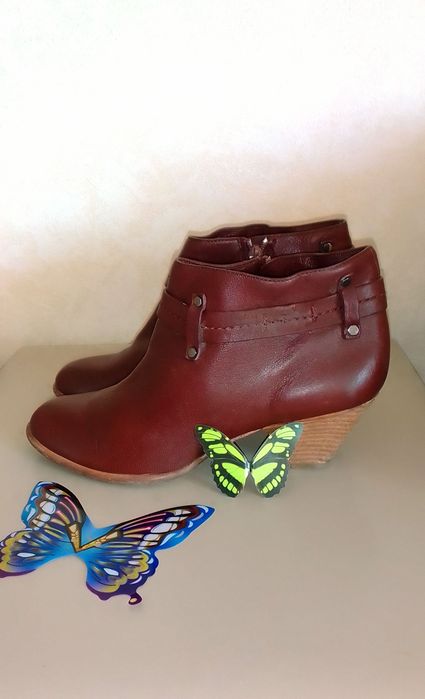 Стильные деми-ботиночки  MARC JACOBS и сникерсы TAMARIS. Made in USA. Original. НАТУРАЛЬНАЯ КОЖА. Размер 38/25 см/.