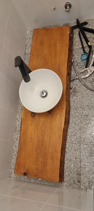 Tampo em Madeira Maciça Tratada +  Torneira Alta Preta