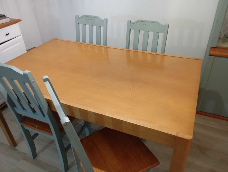 Mobília Jantar c/Mesa Extensível + 4 Cadeiras + Móvel cristaleira