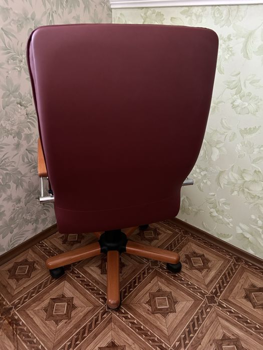 Продам ексклюзивне   шкіряне крісло .Виробник Польща