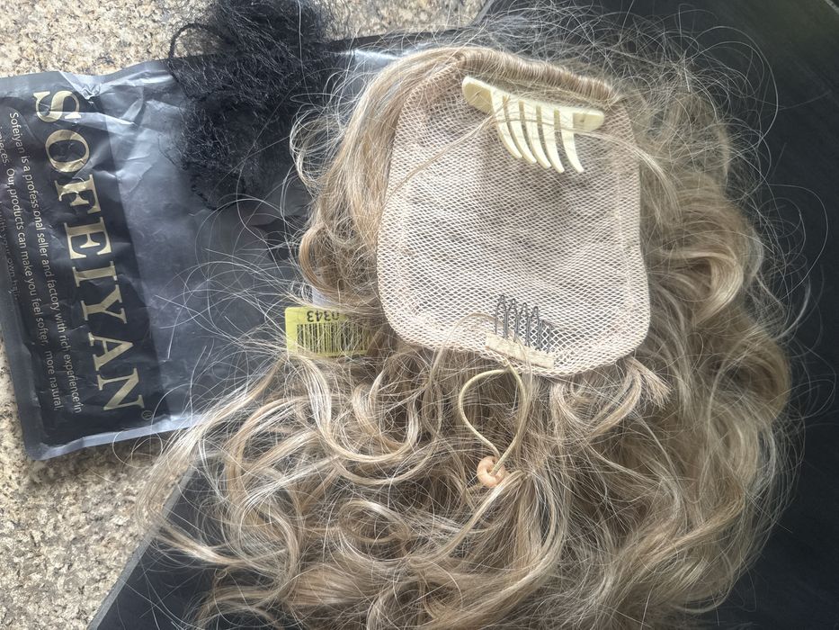 Conjunto variado (touca, oculos desportivos e peruca)