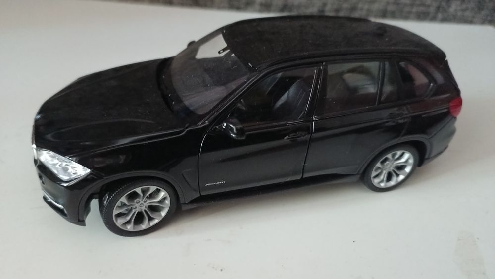 Модель BMW X5 1:24