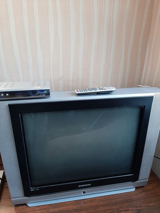 Телевізор,тюнер,антена.