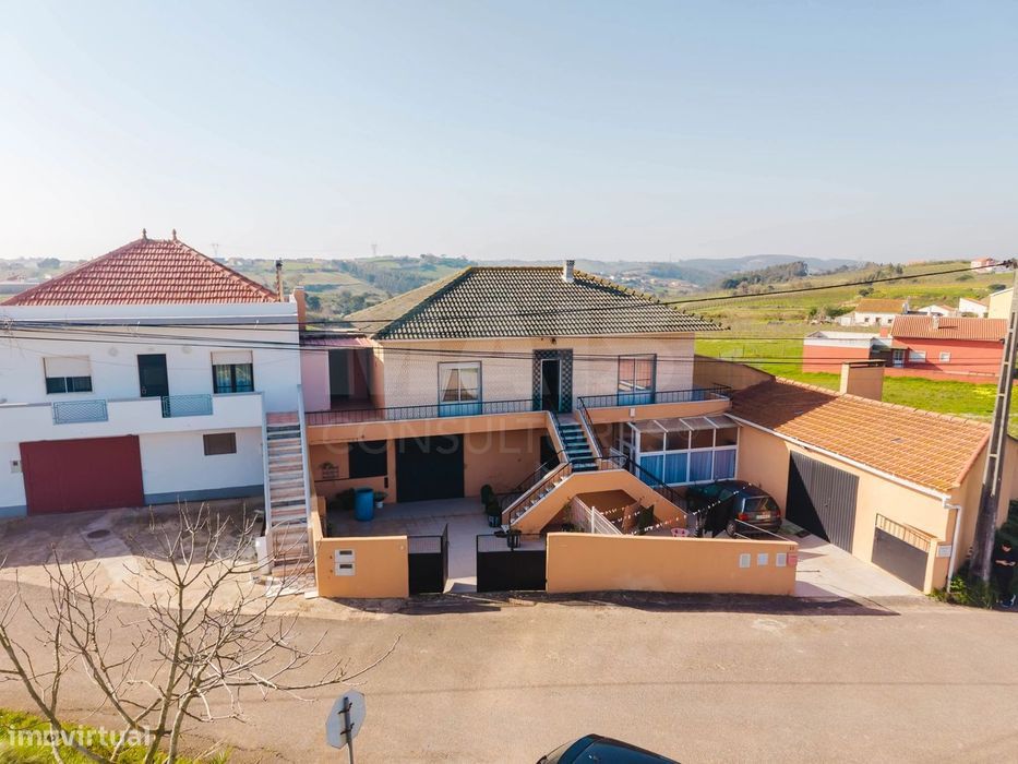 Moradia T5 com garagem e armazém