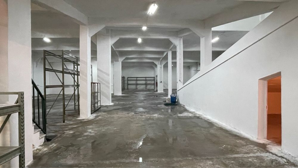 Armazém com 850m2 no Catujal