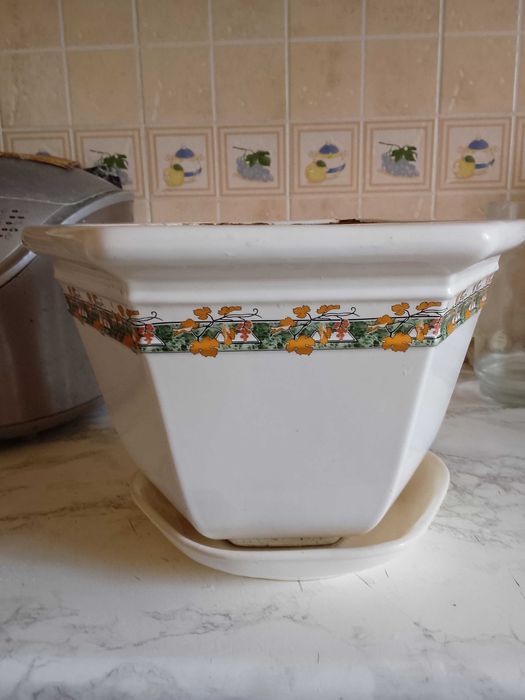 Вазон  великий для квітів