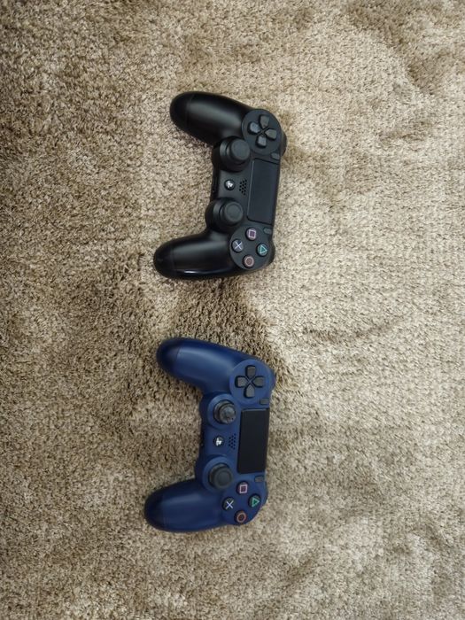 PS4 Pro + 2 comandos + volante + 3 jogos