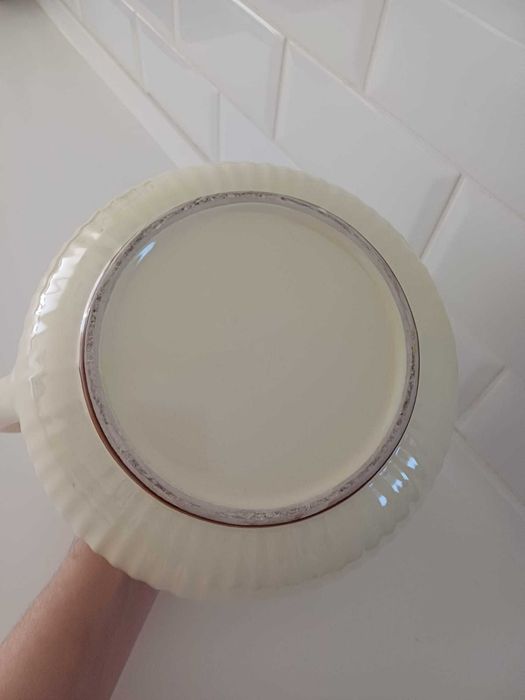 Jarro antigo pintado à mão.