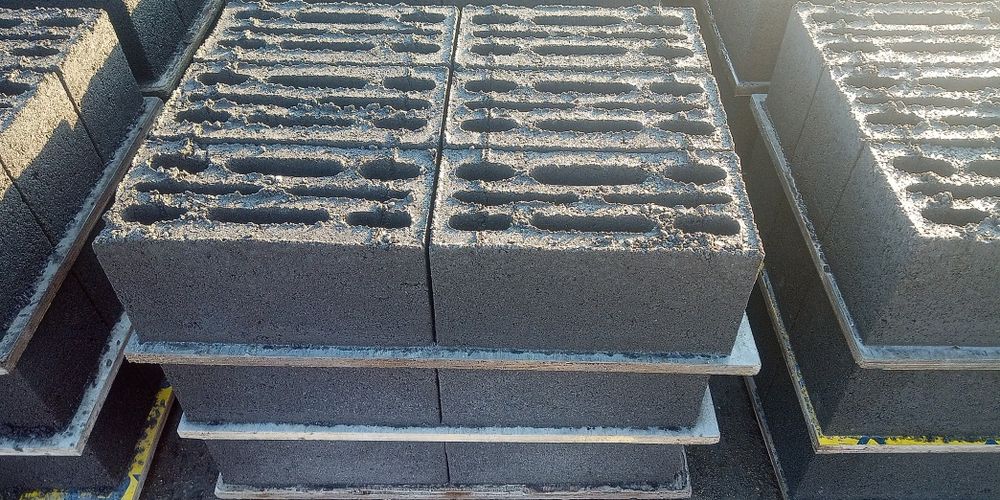 Pustak ścienny 19x19x39