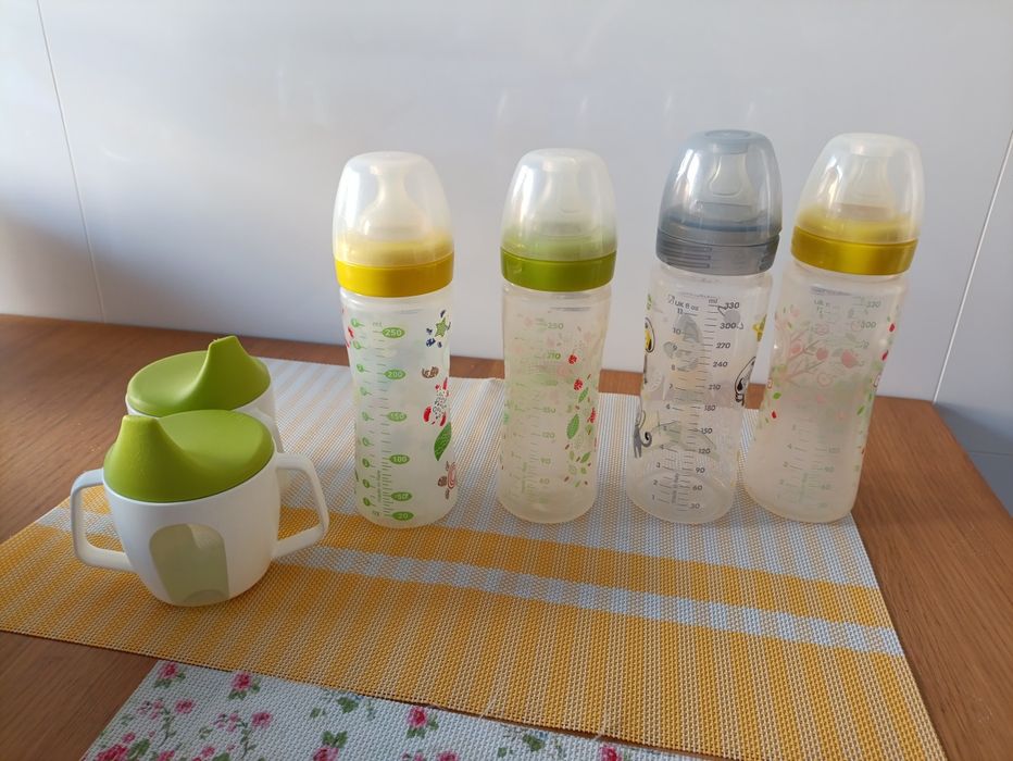 4 Biberons Chicco (2x330ml+2x250ml) + 2 copos IKEA c/ tampa