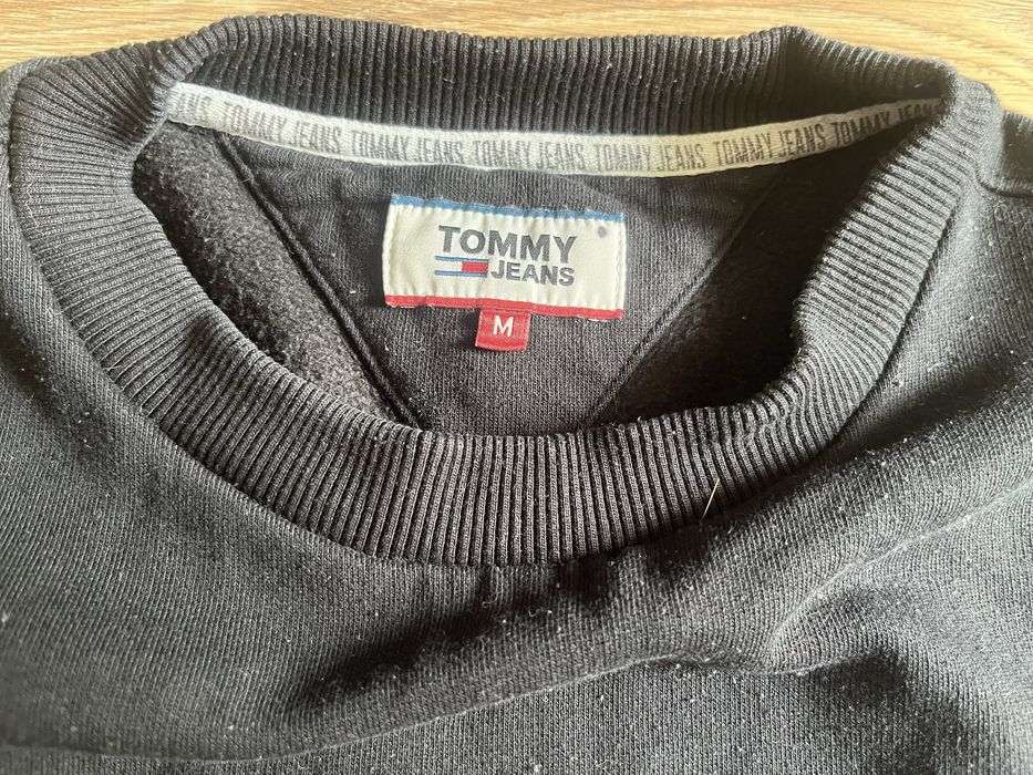 Czarna bluza, marki Tommy Jeans, rozmair M