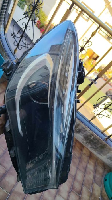 Vendo ótica bixenon original Mercedes lado passageiro em bom estado