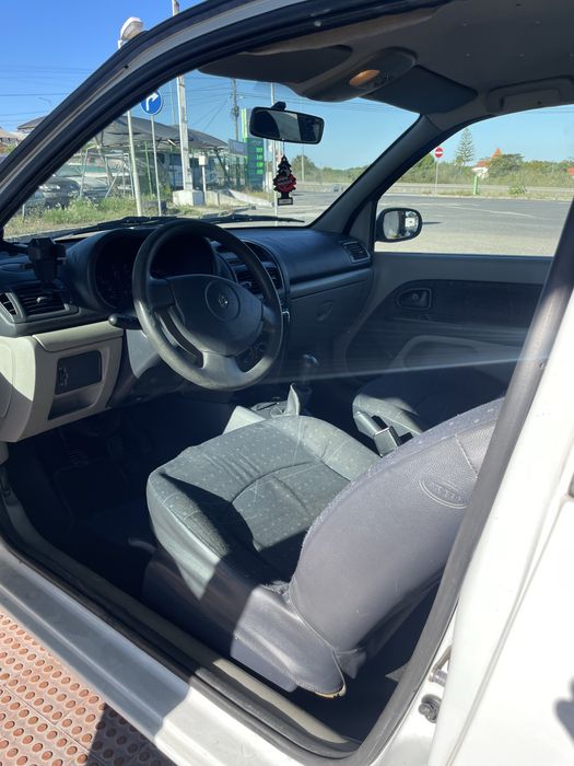 Renault Clio 1.2 16V – 2001 | Económico e Fiável