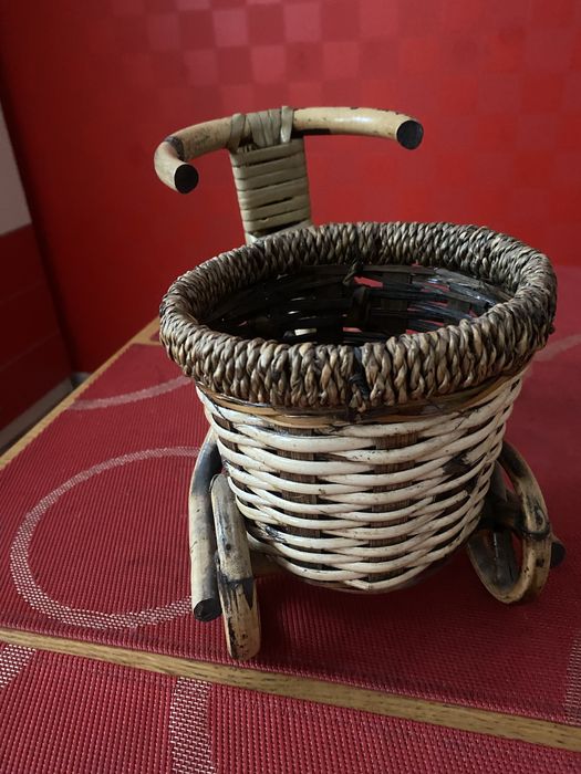 Плетена підставка для квітів ( кашпо)