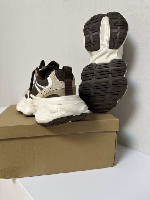 Кроссовки женские