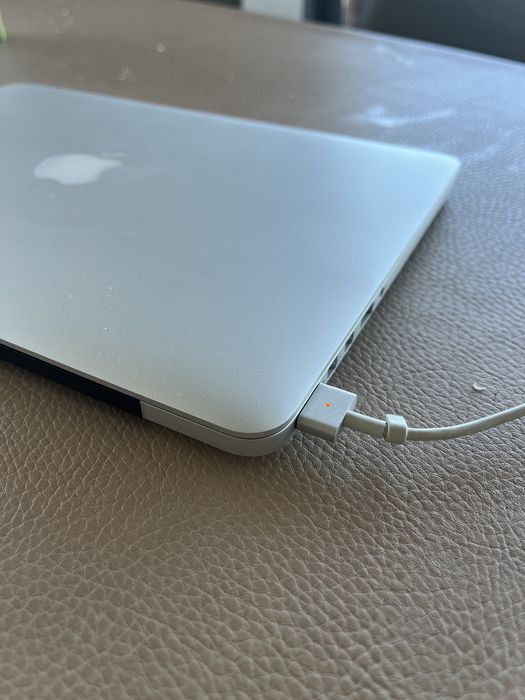 Macbook pro 13 Retina 2015 1TB 8gb ram