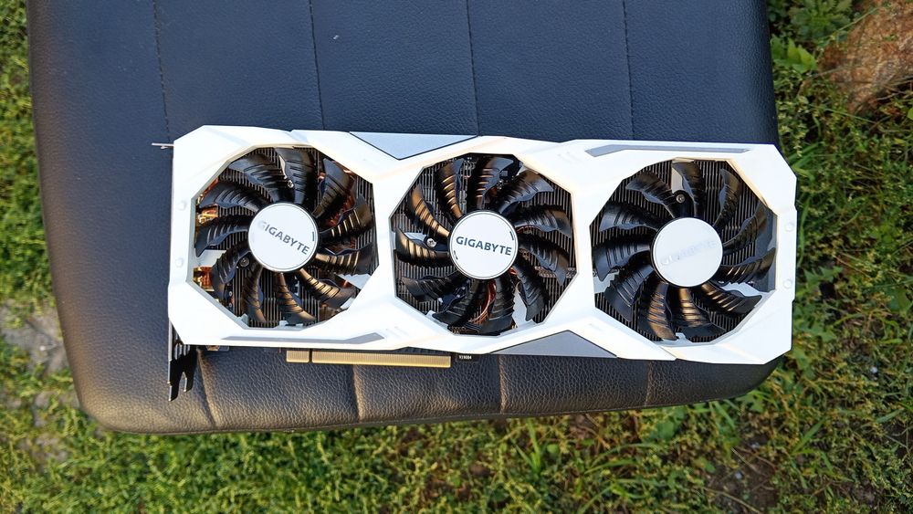 Відеокарта Gigabyte GeForce RTX 2080 Super Gaming OC White 8GB на запчастини/відновлення