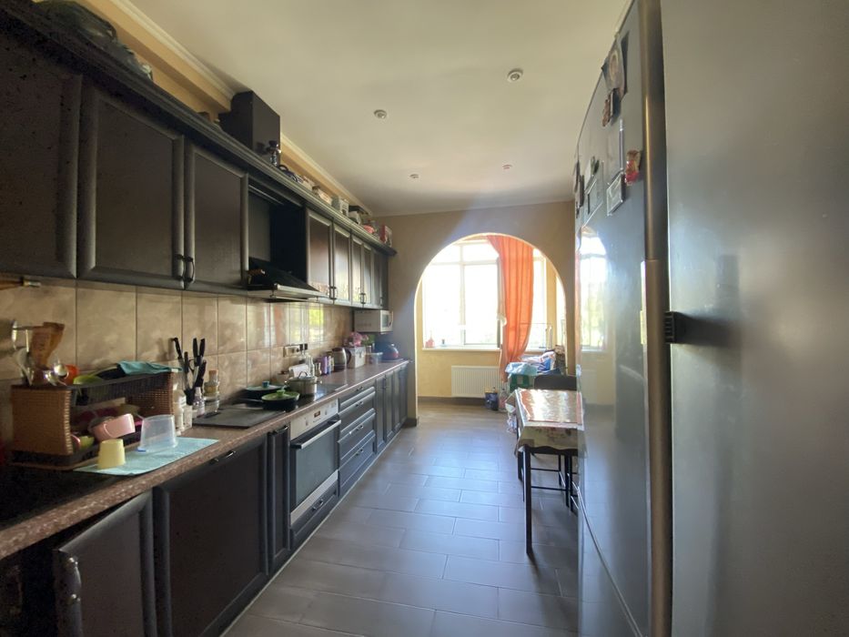 Продам 2к квартиру на Вахтанга Кікабідзе, 12