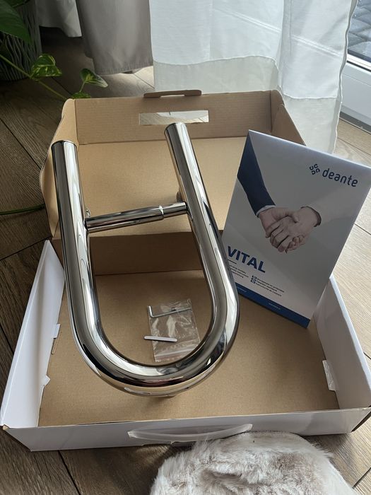 Uchwyt stalowy przyścienny z miejscem na papie